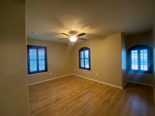 Building Photo - 413 Windmill Palm Dr