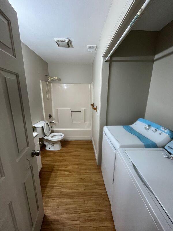 Building Photo - 107 Peck St