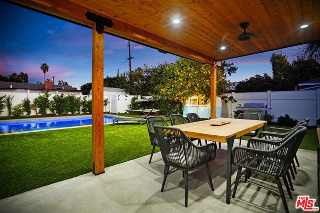 Building Photo - 5630 Gentry Ave