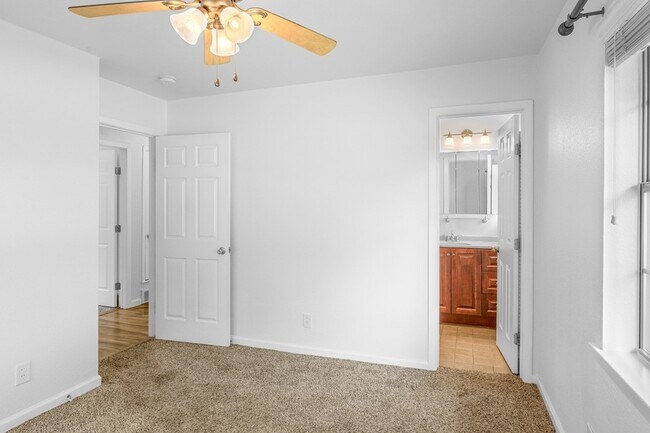 Building Photo - 3052 Cameo Ln