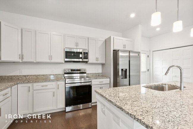 Building Photo - Stunning Three-Bedroom Home in Candler
