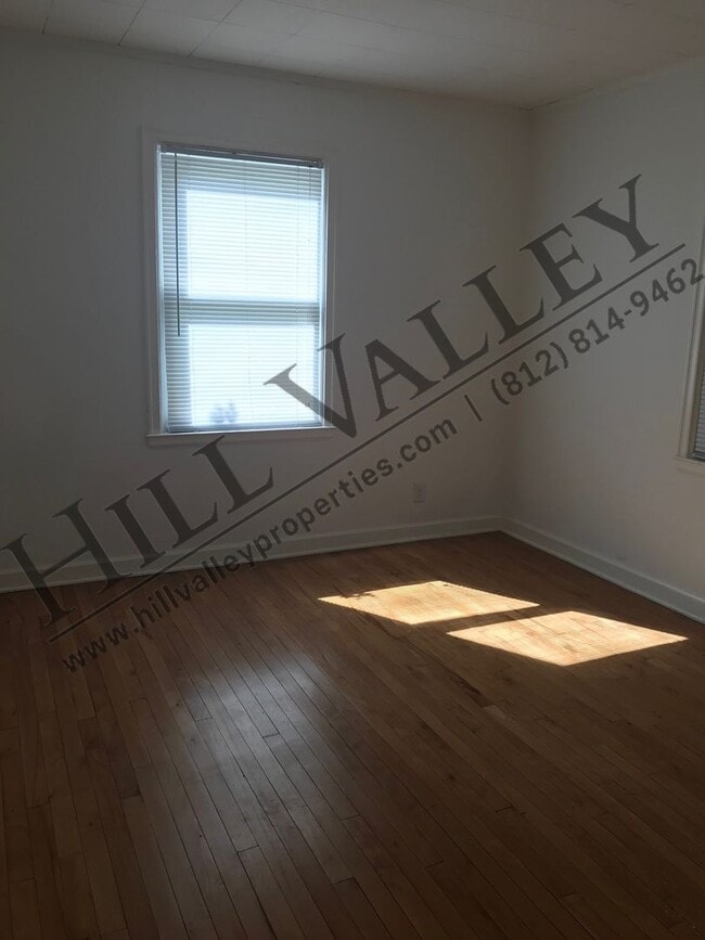 Building Photo - Three bedroom, 1 1/2 bath - East