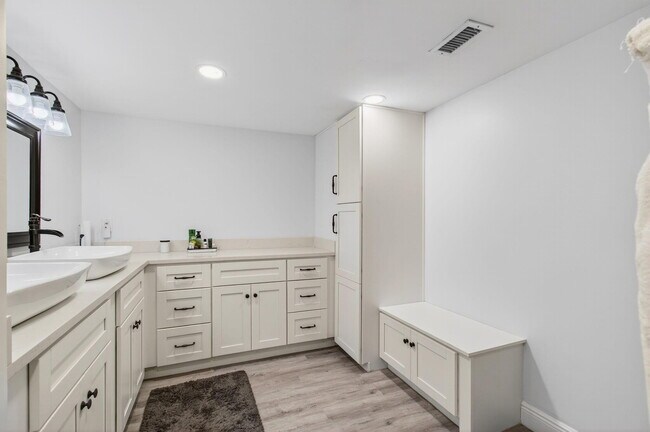Building Photo - 5945 Parkwalk Dr