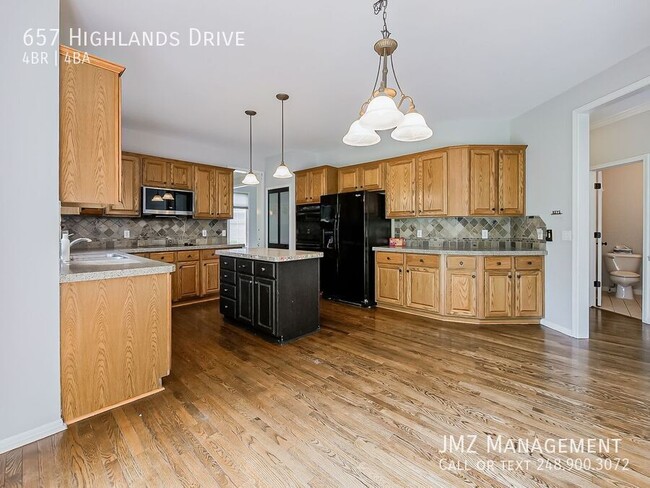Building Photo - 657 Highlands Dr
