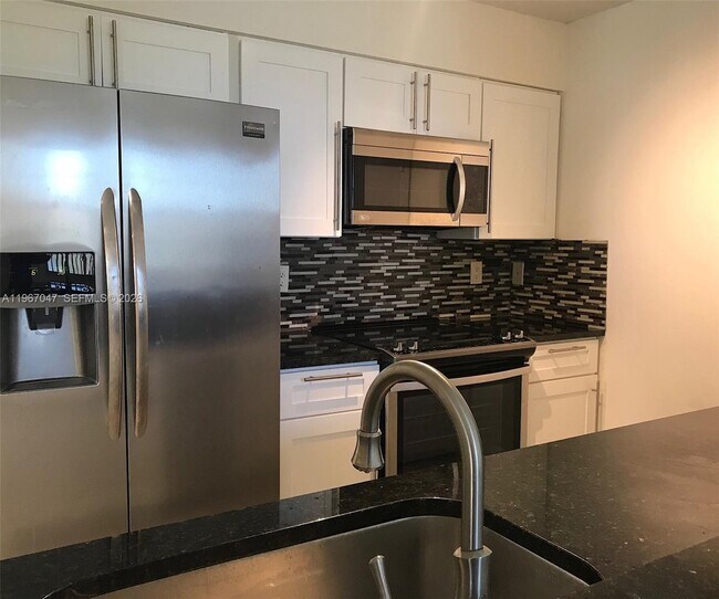 Building Photo - 2841 N Oakland Forest Dr