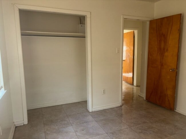 Building Photo - 5866 Kinder Dr