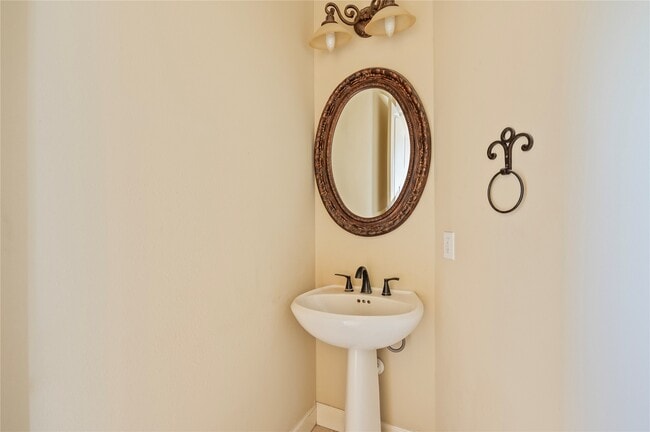 Building Photo - 538 Villa Dr