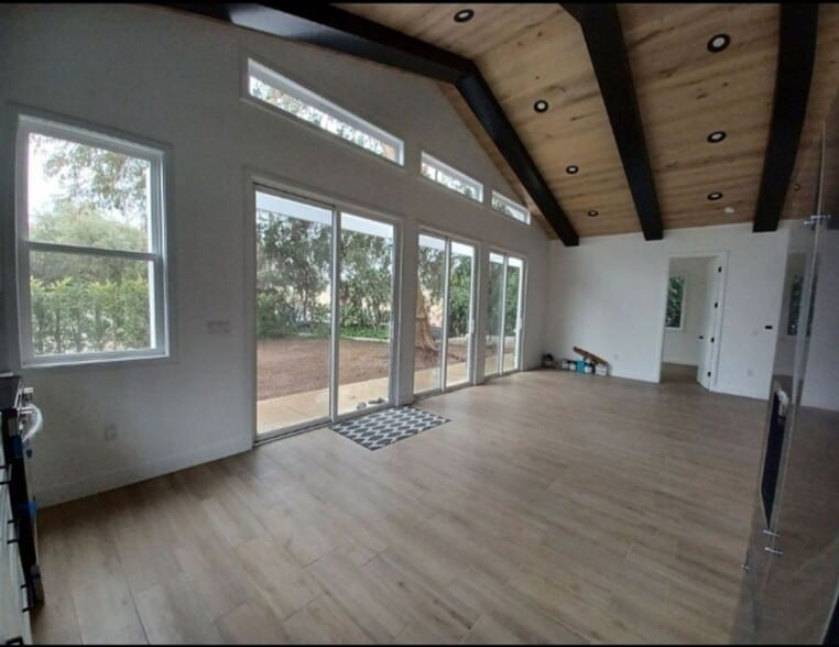 Building Photo - 319 E Ramona St