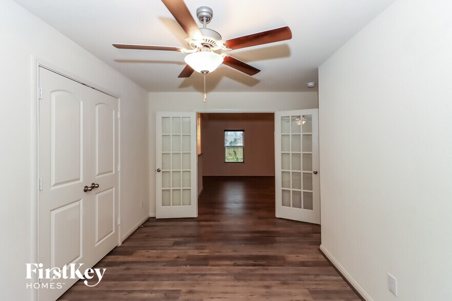 Building Photo - 2301 Starboard Sail