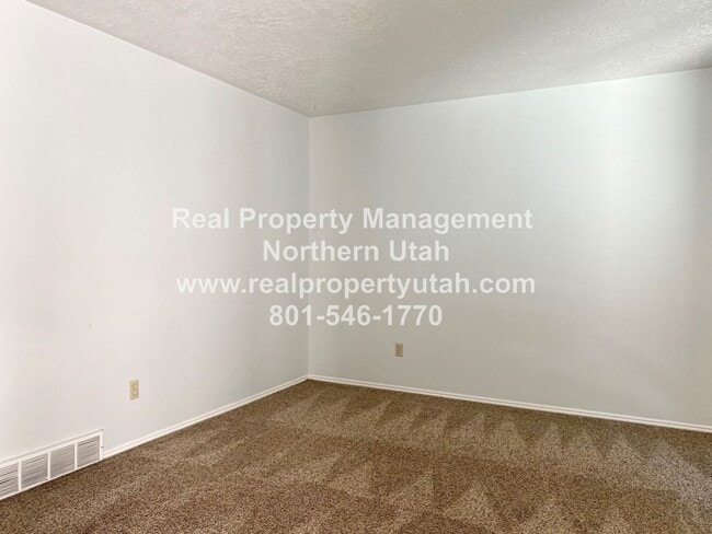 Building Photo - 5 Bedroom Home In West Point Available Now!