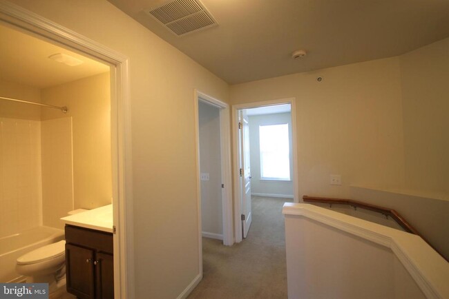 Building Photo - 515 Ellison Dr