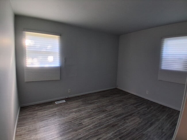 Building Photo - 1001 Koehn Dr