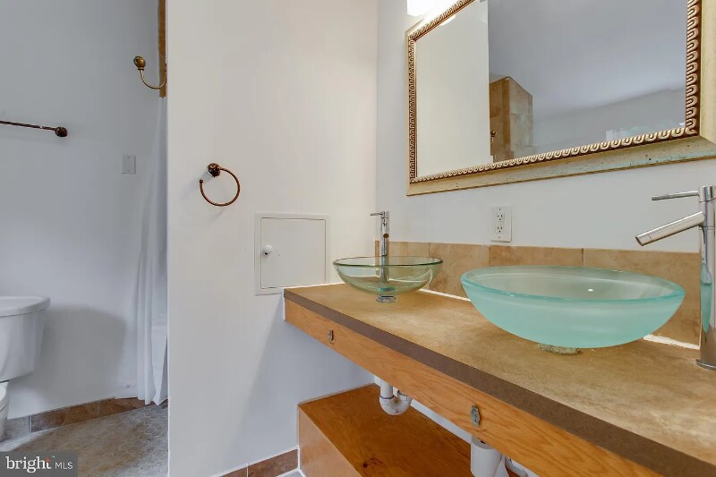Building Photo - 301 Loureiro Ln