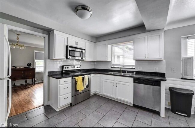 Building Photo - 3932 Meadowbrook Blvd