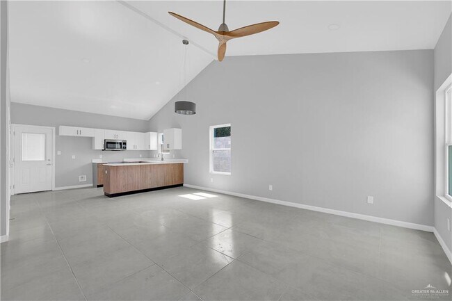 Building Photo - 12 Oriole Rd
