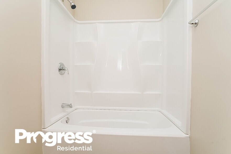 Building Photo - 103 Silver Maple Ct