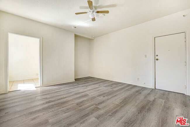 Building Photo - 807 S Fedora St