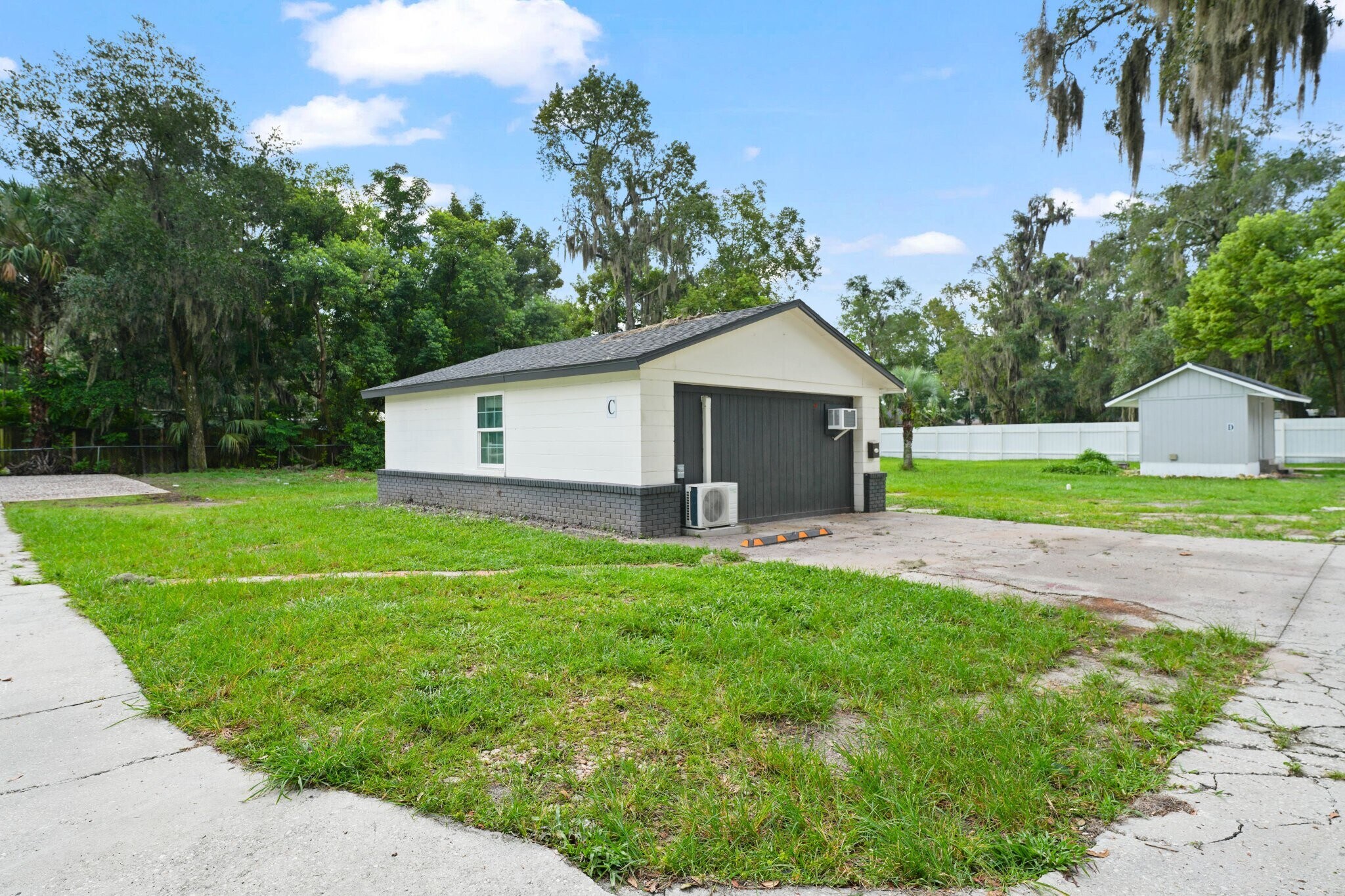 Building Photo - 6878 Lenox Ave