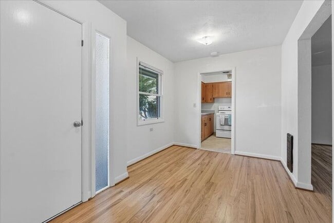 Building Photo - West Slope Charmer With Hardwood Floor - W...