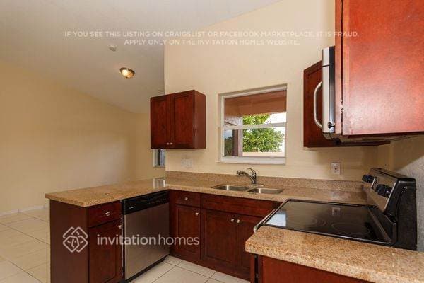 Building Photo - 8723 NW 142nd Ln