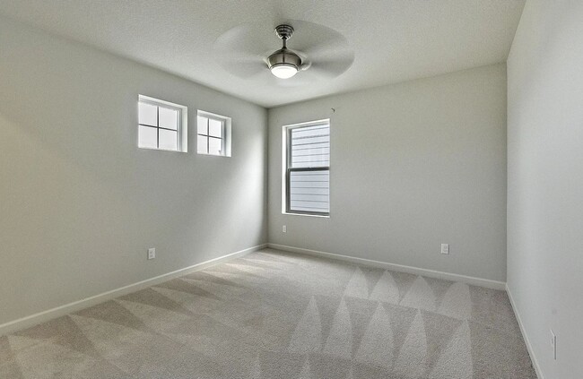 Building Photo - Discover the Charm of This Elegant North P...