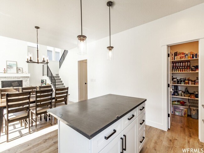Building Photo - Spacious Open Floor Plan Available Soon!