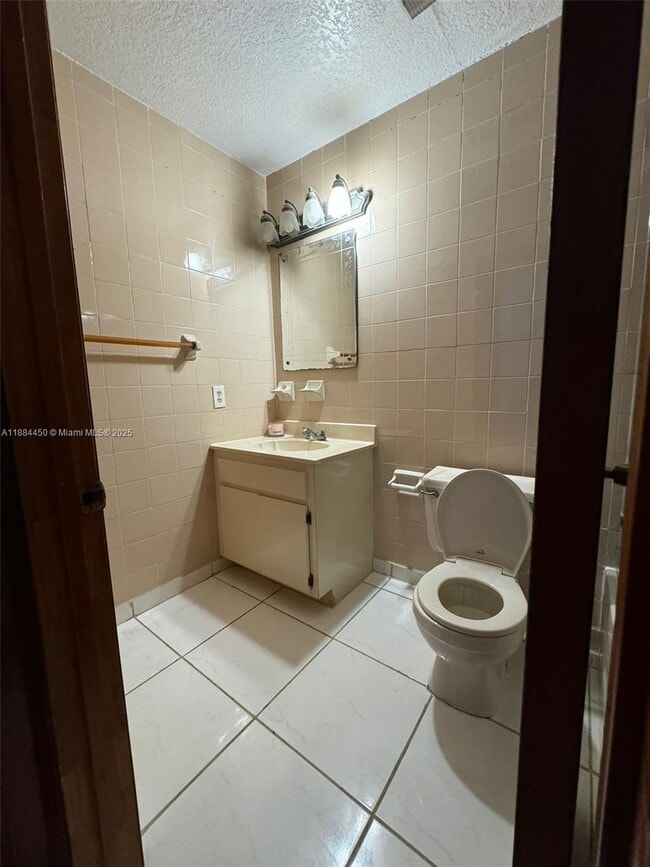 Building Photo - 210 W 68th St
