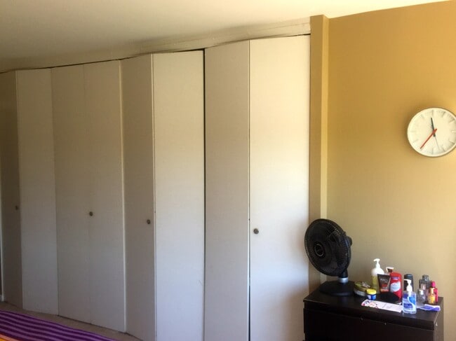 Building Photo - 5445 N Sheridan Rd