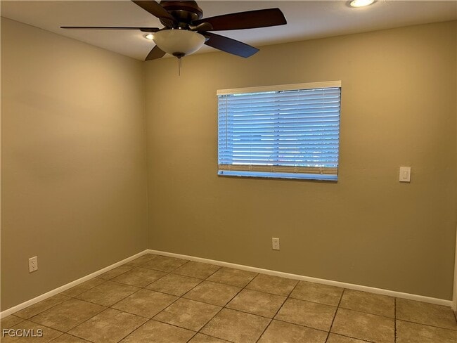 Building Photo - 717 SE 10th Ave