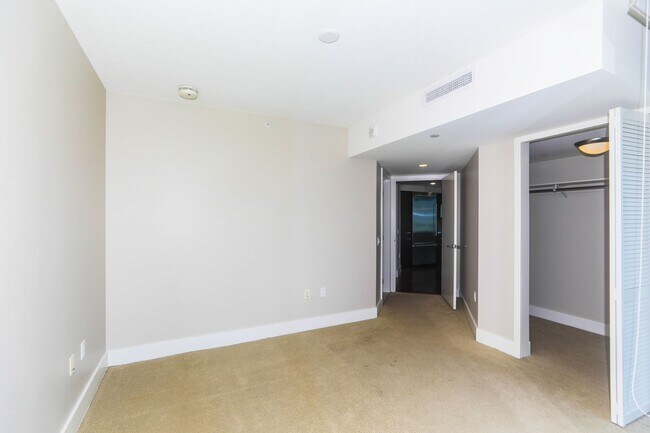 Building Photo - Allure Waikiki - 2 bedroom, 2 bath with 1 ...