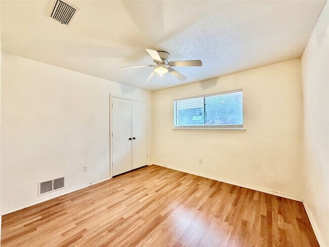 Building Photo - 1416 Sandy Creek Dr