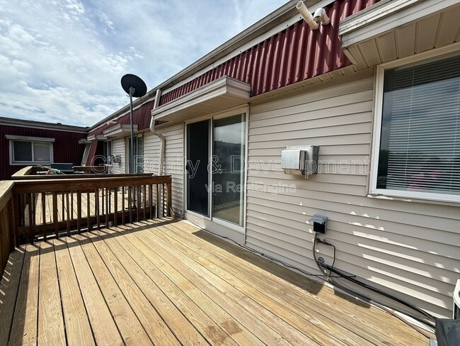 Building Photo - 1875 Tall Oaks Dr