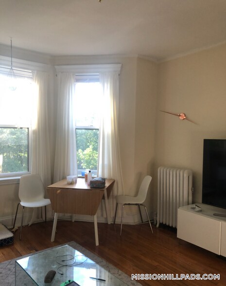 Building Photo - 360 Riverway