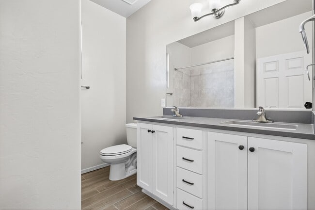 Building Photo - King Ranch