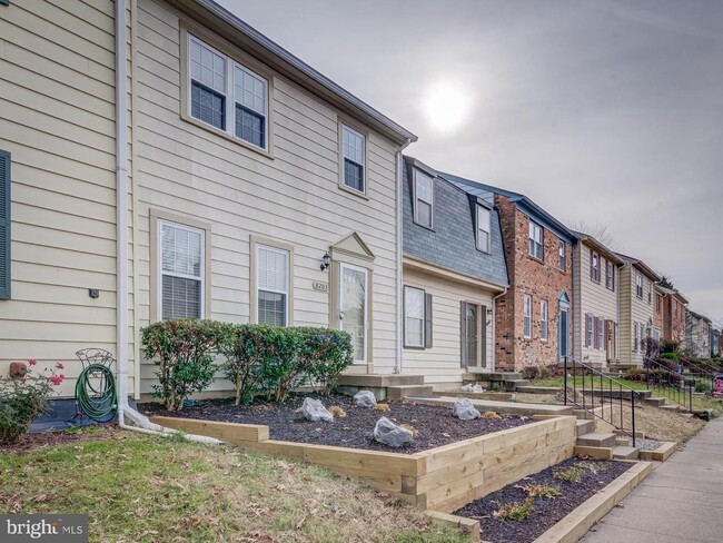Building Photo - 8203 Stationhouse Ct