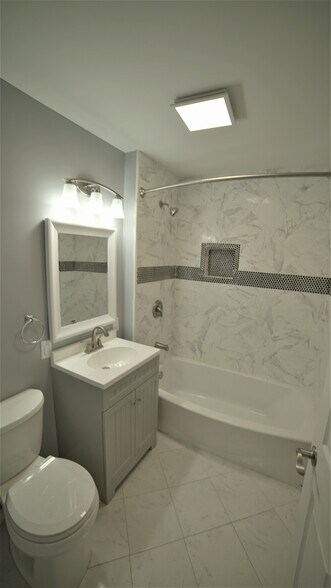 Building Photo - 121 Lexington Ave