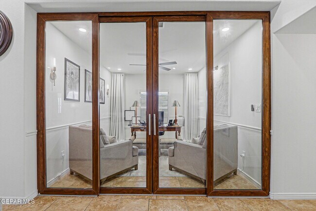 Building Photo - 7417 Gulf Creek Dr