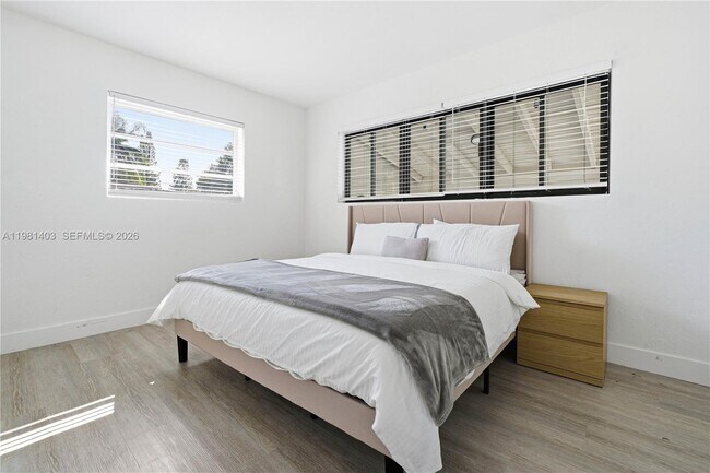 Building Photo - 10845 Peachtree Dr