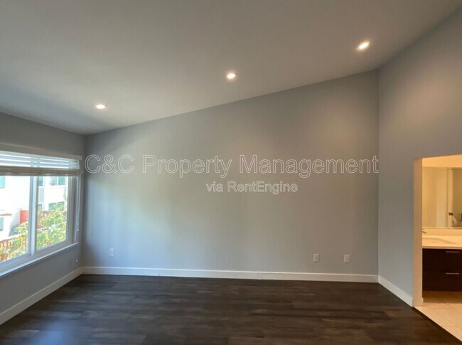 Building Photo - 915 Erie Cir