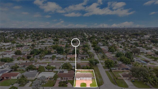 Building Photo - 2441 Tarpon Dr