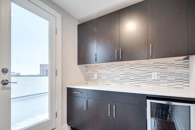 Building Photo - Northern Liberties Townhome with Parking