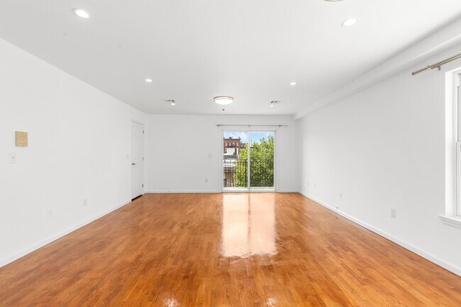 Building Photo - 718 23rd St