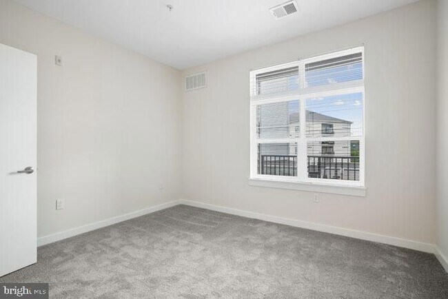 Building Photo - 131 Bridge Street Unit 1B-2-2420