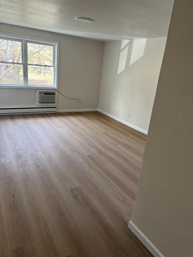 Building Photo - 103 Meadowlark Dr