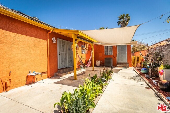 Building Photo - 6445 Tujunga Ave