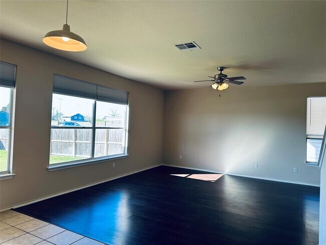 Building Photo - 1328 Kenneys Way