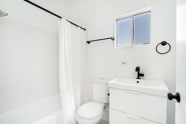 Building Photo - Cozy 1 Bed / 1 Bath with Stainless Steel K...