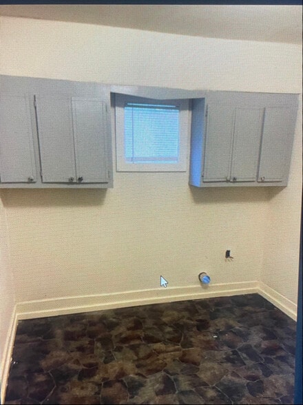 Building Photo - 165 Cooper Rd