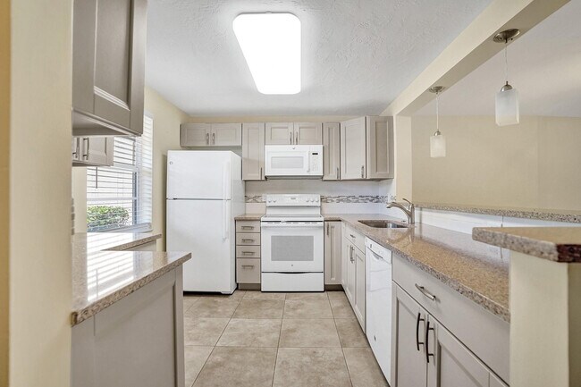 Building Photo - 301 SE 3rd St