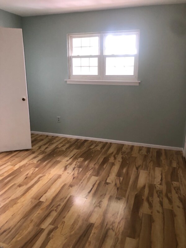 Building Photo - 387 College Dr